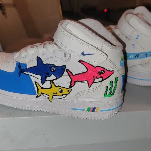 Size 10c high air force one, baby shark custom - Picture 5 of 5